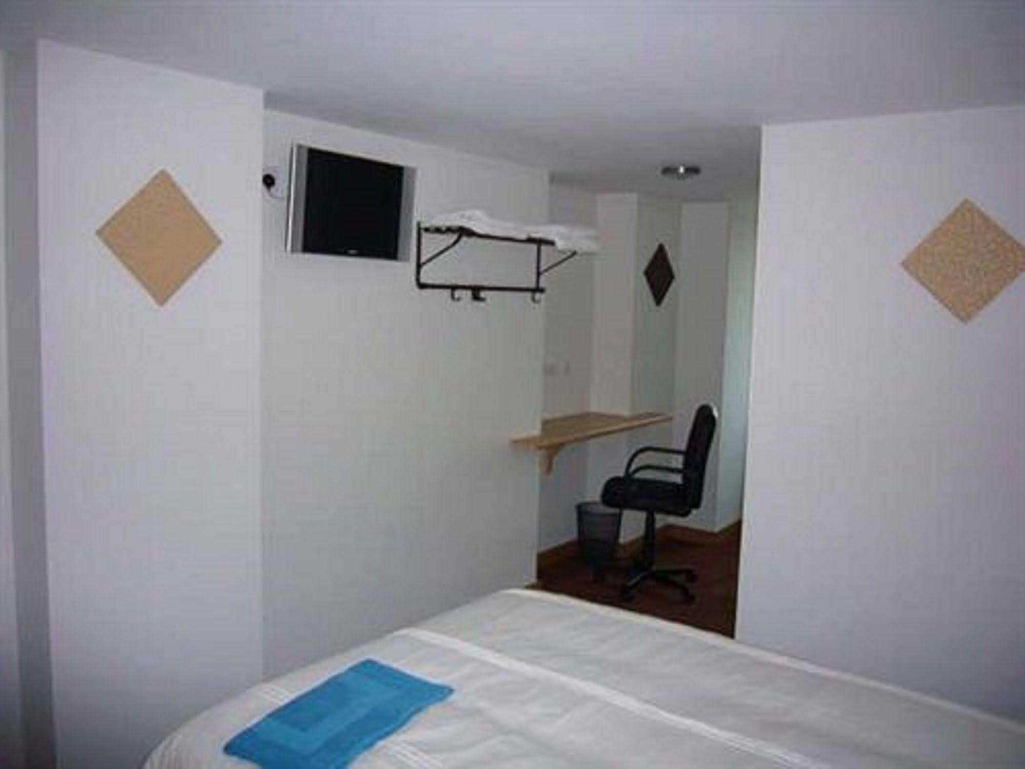 Rosemount Hotel Heathrow Hounslow Exterior photo
