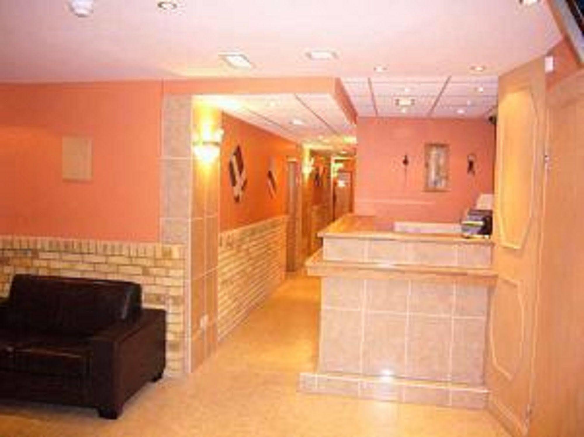 Rosemount Hotel Heathrow Hounslow Interior photo
